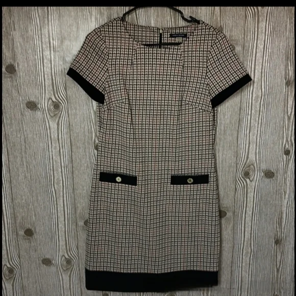 EUC Tommy Hilfiger Houndstooth Elegant Black and Tan Checkered Dress - Picture 3 of 4